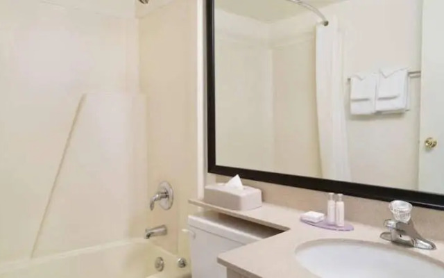 Travelodge Calgary MacLeod Trail