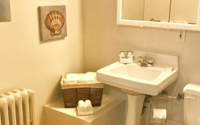Oak Bay Guest House
