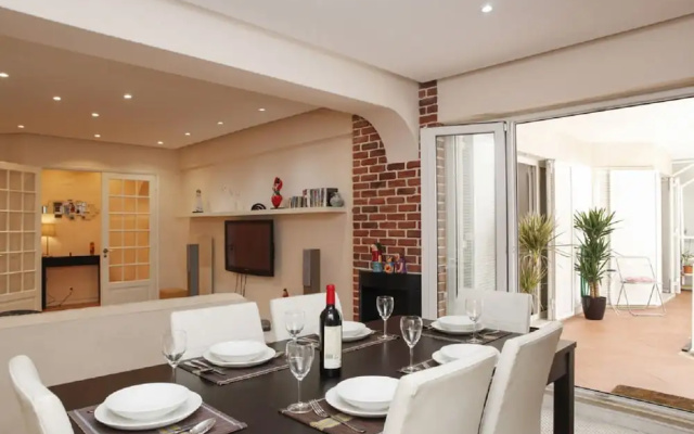 The Words Apartment in the Heart of Cascais