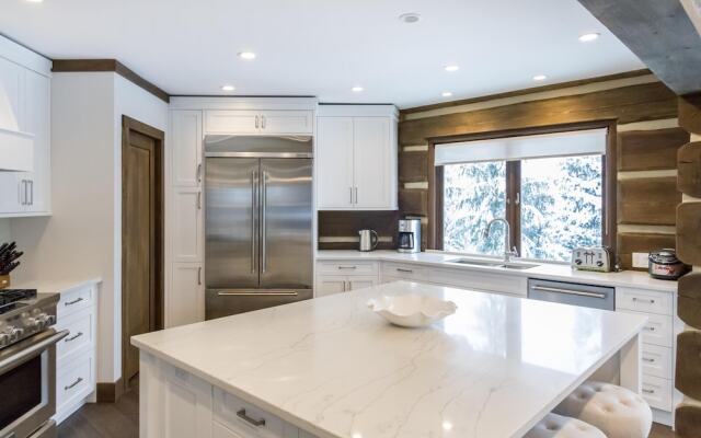 3354 Peak Drive