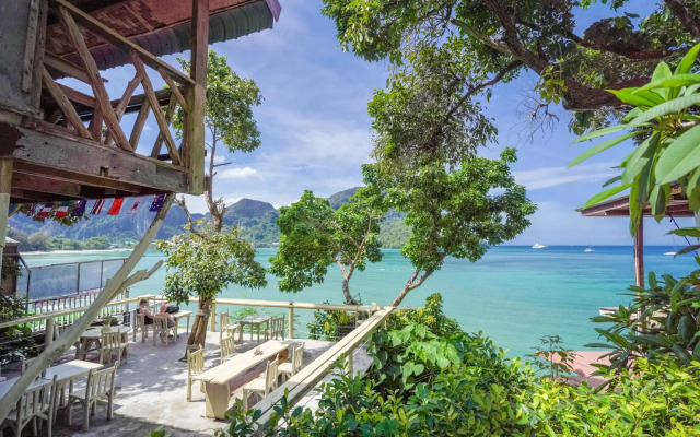 Phi Phi Cozy Seafront Resort