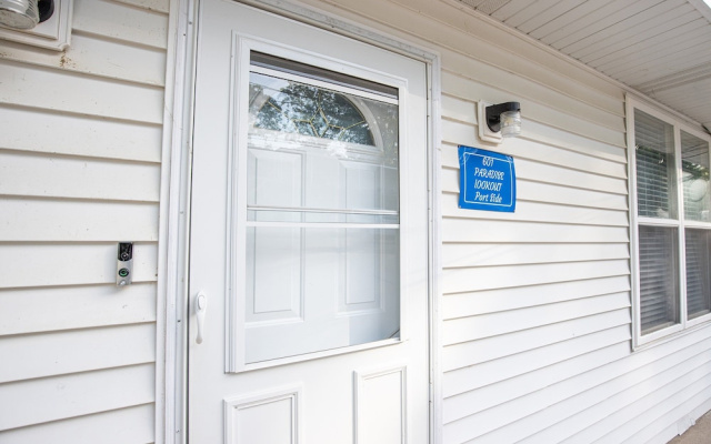Sleeps 30! Decks, Docks & Lake Life!