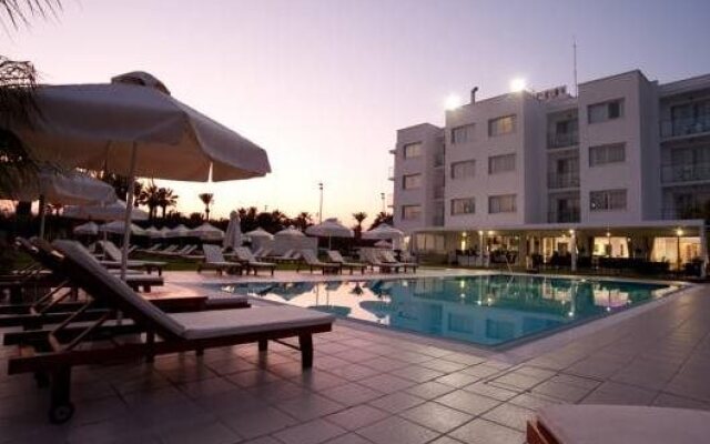 Frixos Suites Hotel Apartments