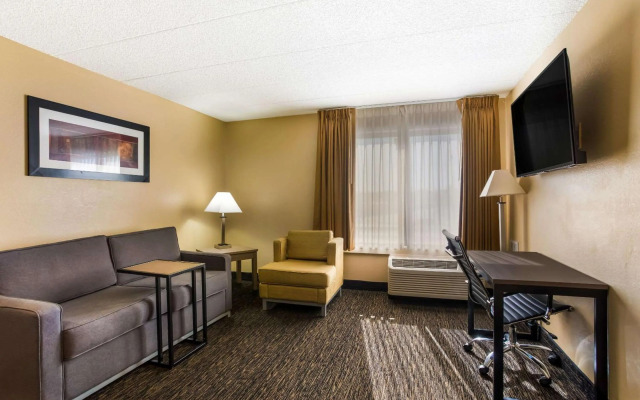 Quality Suites Milwaukee Airport