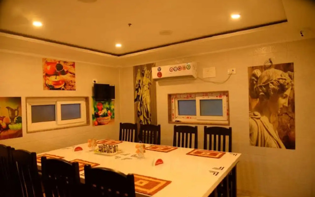 Le Emmaus Residency