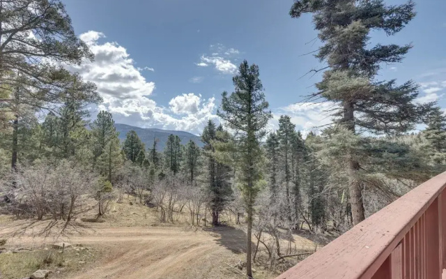 Mtn-view Deck: Cabin Getaway in Angel Fire