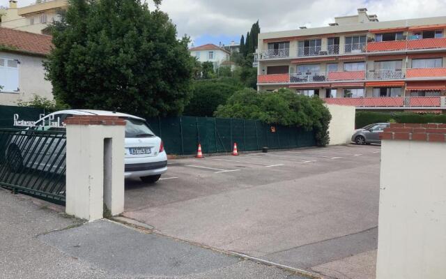 Quartier piscine municipale Bel Appart 4 pers terrasse parking wi-fi