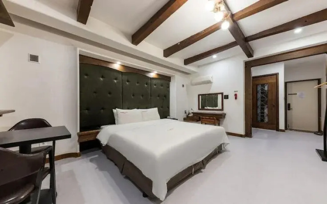Cheongju Beukmeunro Toronto Hotel
