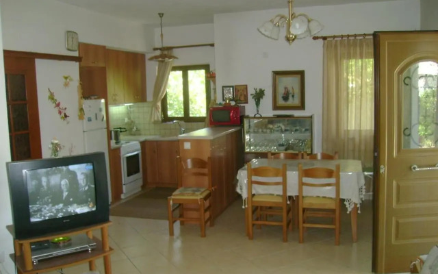 Lefkas house with garden