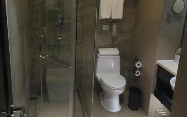 Lujiang Harbourview Hotel