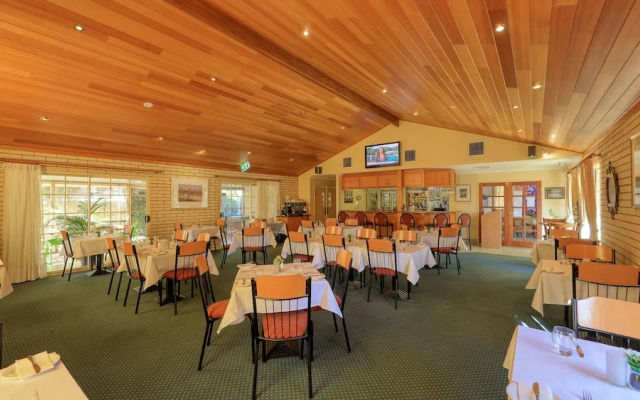 Riverland Motor Inn & River's Restaurant
