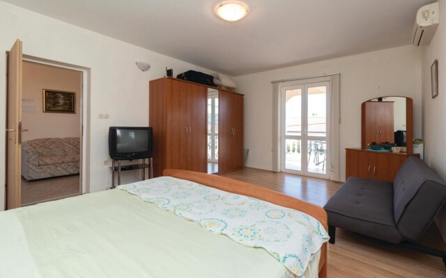 Nice Home in Poljana With Wifi and 4 Bedrooms