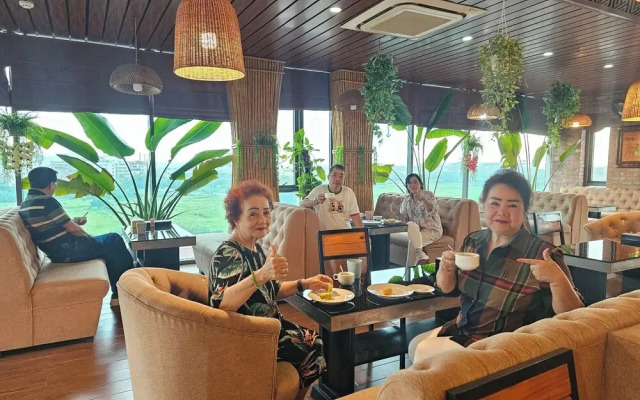 Kawasaki Noi Bai Airport Hotel