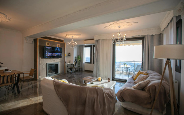 Stunning city view apt & parking space at Old town