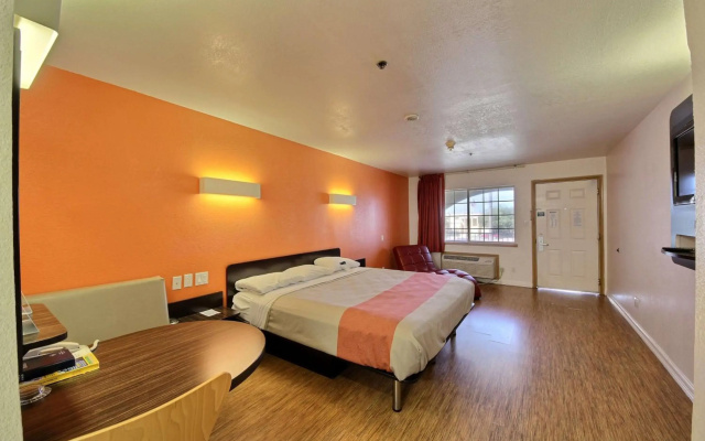Motel 6 Edinburg, TX