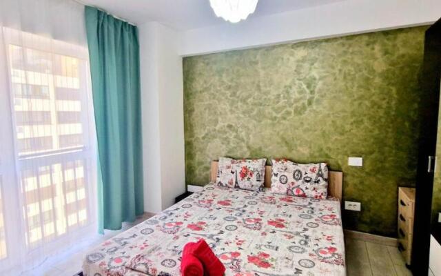 Big & Cosy Apartment with 3 double beds by Evelyn Apartments