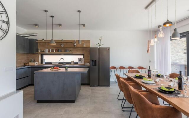 Modern holiday home in Novigrad with swimming pool