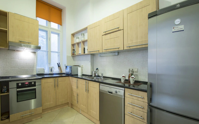 Large Central Apartments Kálmán Imre