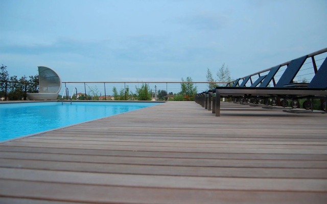 Base Hotel