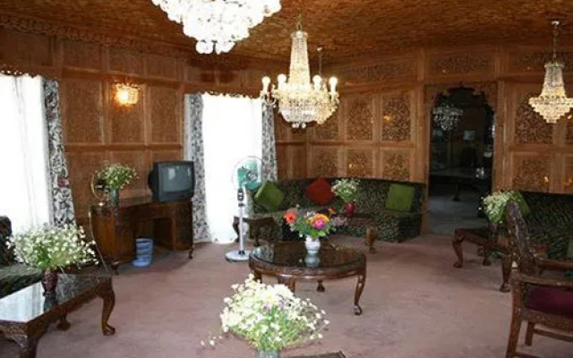 Privilege Houseboats