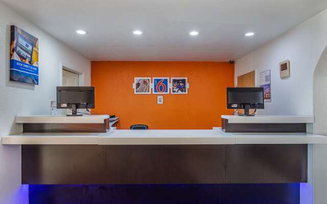 Motel 6 McAlester, OK