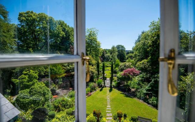 The Cors Country House