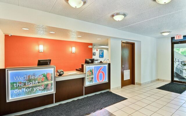 Motel 6 Nashua, NH - South