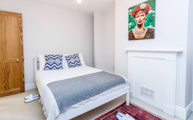 The Modern Classic - Contemporary & Elegant 3bdr Home