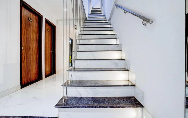 Comfy Stays at Lokhandwala Andheri West