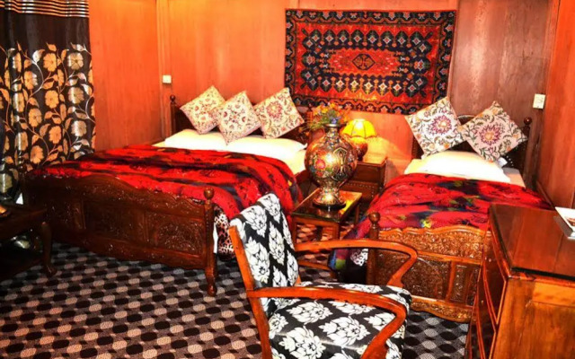 Swan Group of Houseboats, Golden Dal Lake
