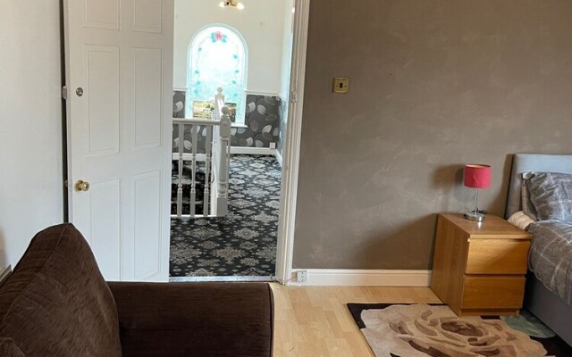 Immaculate 1-bed House in Leeds