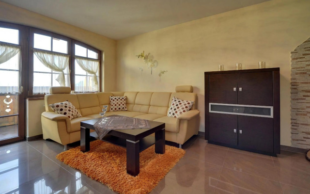 Apartament Pod Gwiazdami - centrum z tarasem i kominkiem