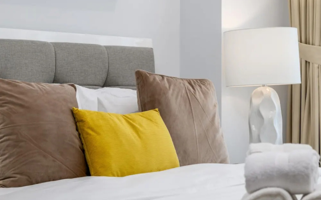 Waves - Impressive 1BR Apartment Close to Burj Khalifa