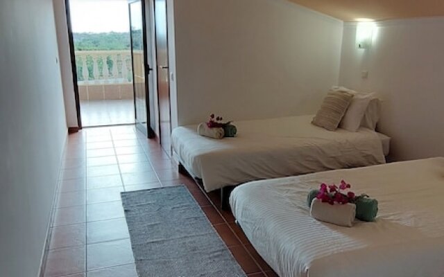 Stunning 8-bed Villa in Estoi