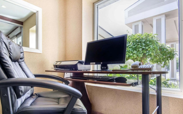 Comfort Inn & Suites