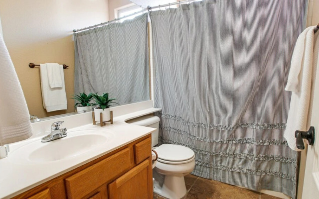 120th Avondale 3 Bedroom Home by RedAwning