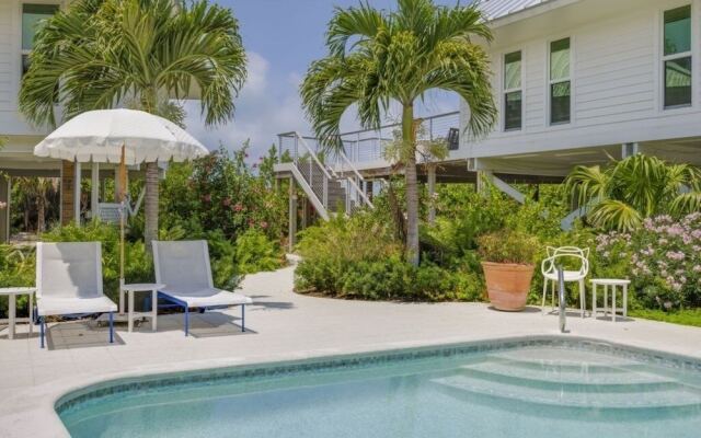 Arcadia-stunning Gulf Front Beauty! 4 Bedroom Home by RedAwning