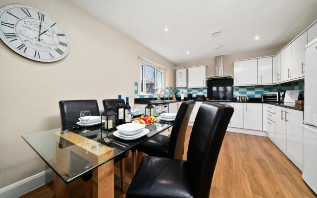 London Heathrow Living Serviced Apartments - Apt 9