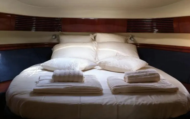 Luxe Yacht including SunSet Cruise