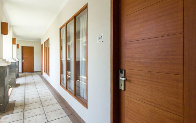 RedDoorz Plus Near Sanur Beach 2