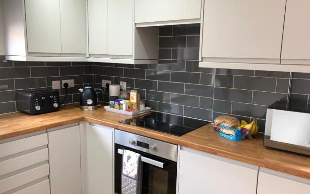 The Moo House - 2 Bedrooms Apartment - Stayseekers