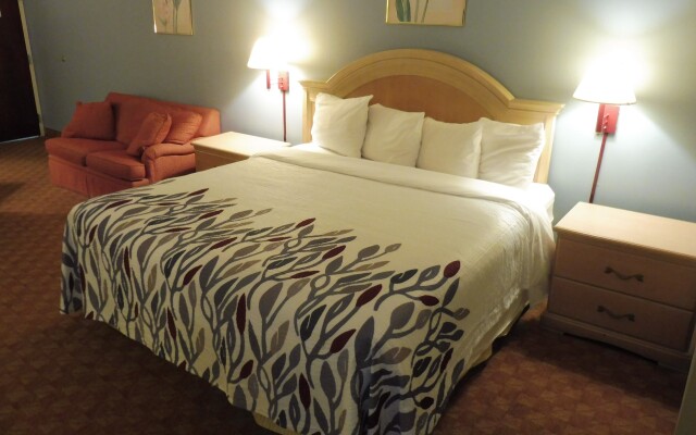 Red Roof Inn & Suites Newport – Middletown, RI