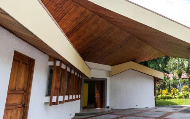 La Casa de Cariari Al Golf
