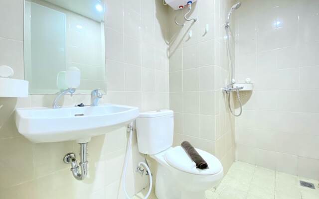 Spacious And Minimalist 2Br Apartment At Parahyangan Residence