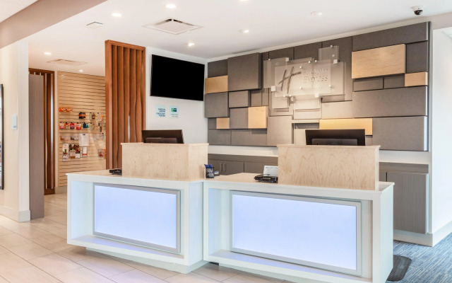 Holiday Inn Express & Suites Springfield North by IHG