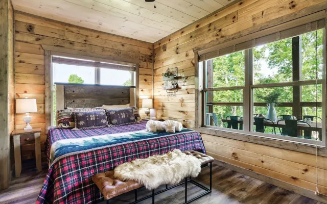 Eagle Splash Vista| Pool Projector, Pet Friendly, Game Room