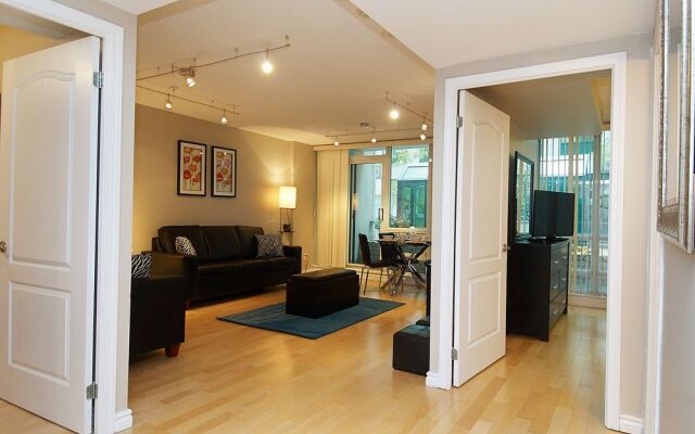 WhiteHall Suites - 20 Bluejays Way