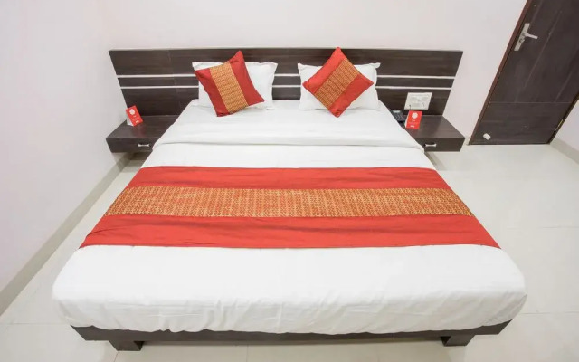 Oyo 8882 Pishori Residency