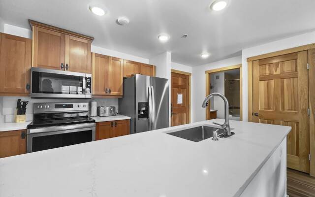 Inviting and Spacious Condo In The Heart of Center Village - PP416 by Redawning