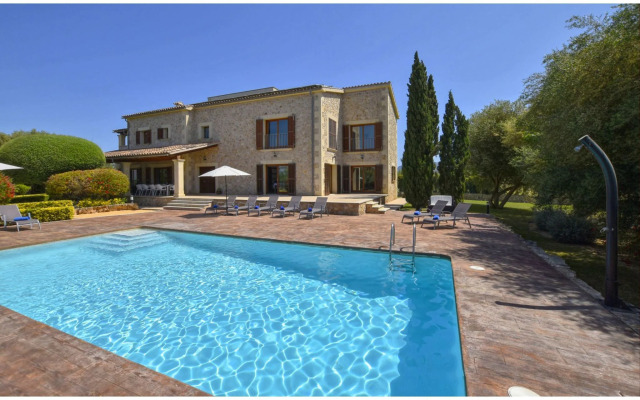 Luxurious country house with pool near the town of Alcudia